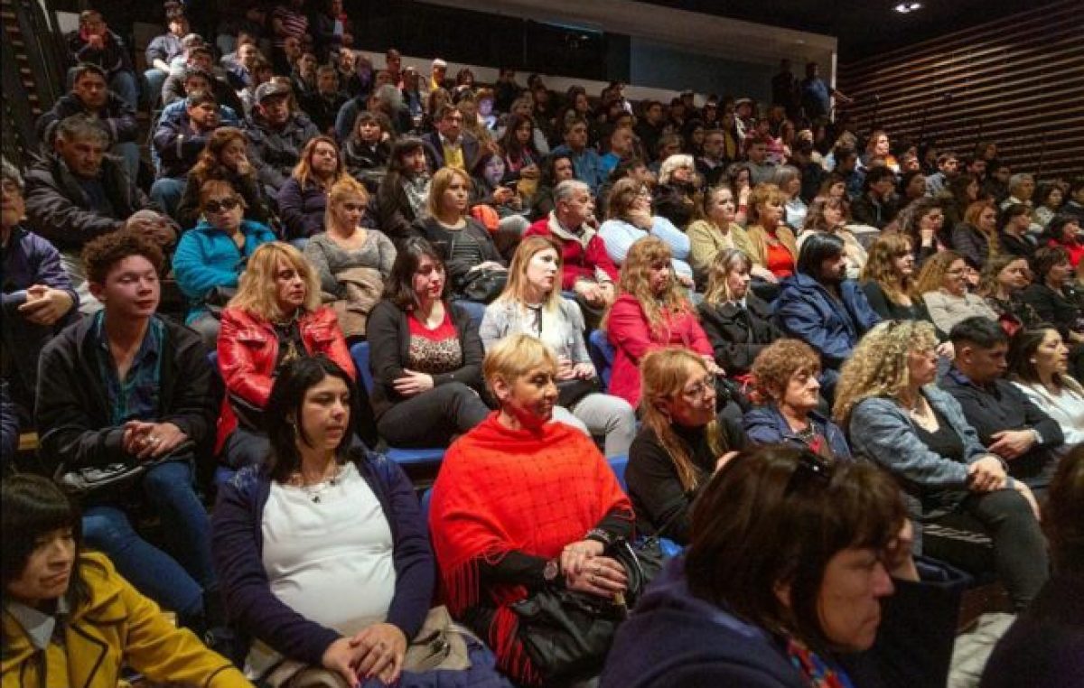 Comodoro: Titularizan categorías a 279 empleados municipales en un multitudinario acto