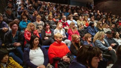 Comodoro: Titularizan categorías a 279 empleados municipales en un multitudinario acto