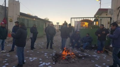 Municipales de Neuquén en “estado de asamblea permanente y movilización”