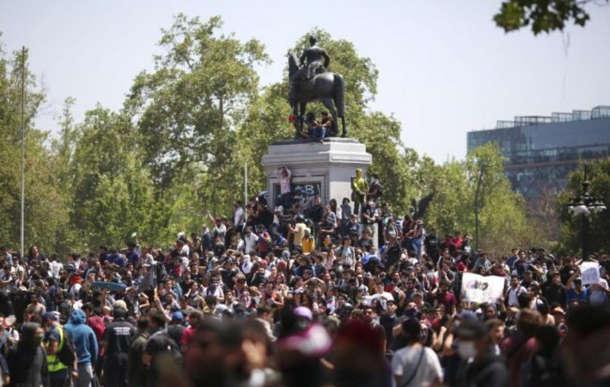 Chile: masiva protesta de los estudiantes y huelga general