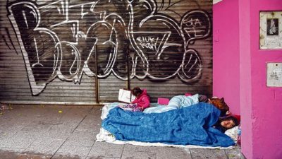 Ya hay escuelas rosarinas donde piden abrir los comedores durante la noche