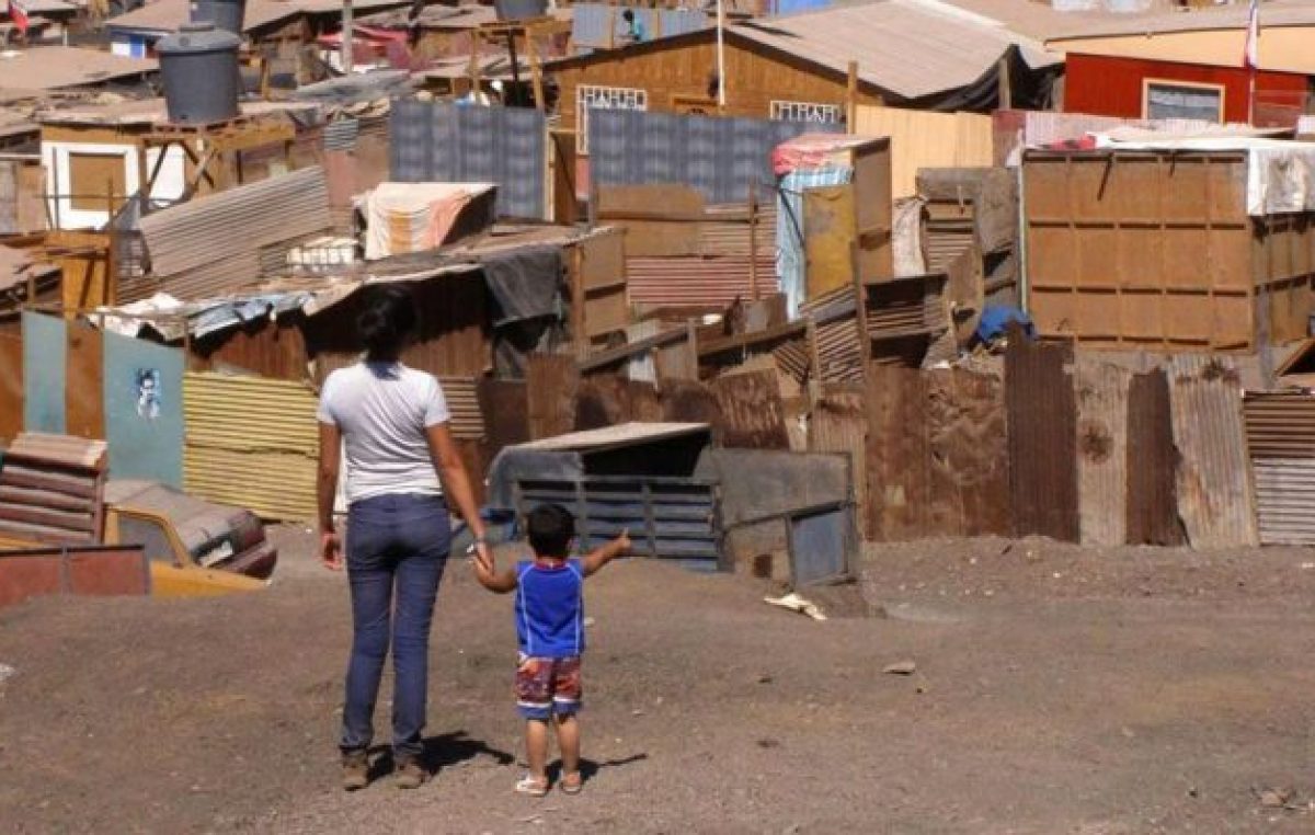 Las familias pobres necesitan aumentar 40% en promedio sus ingresos para acceder a la canasta básica