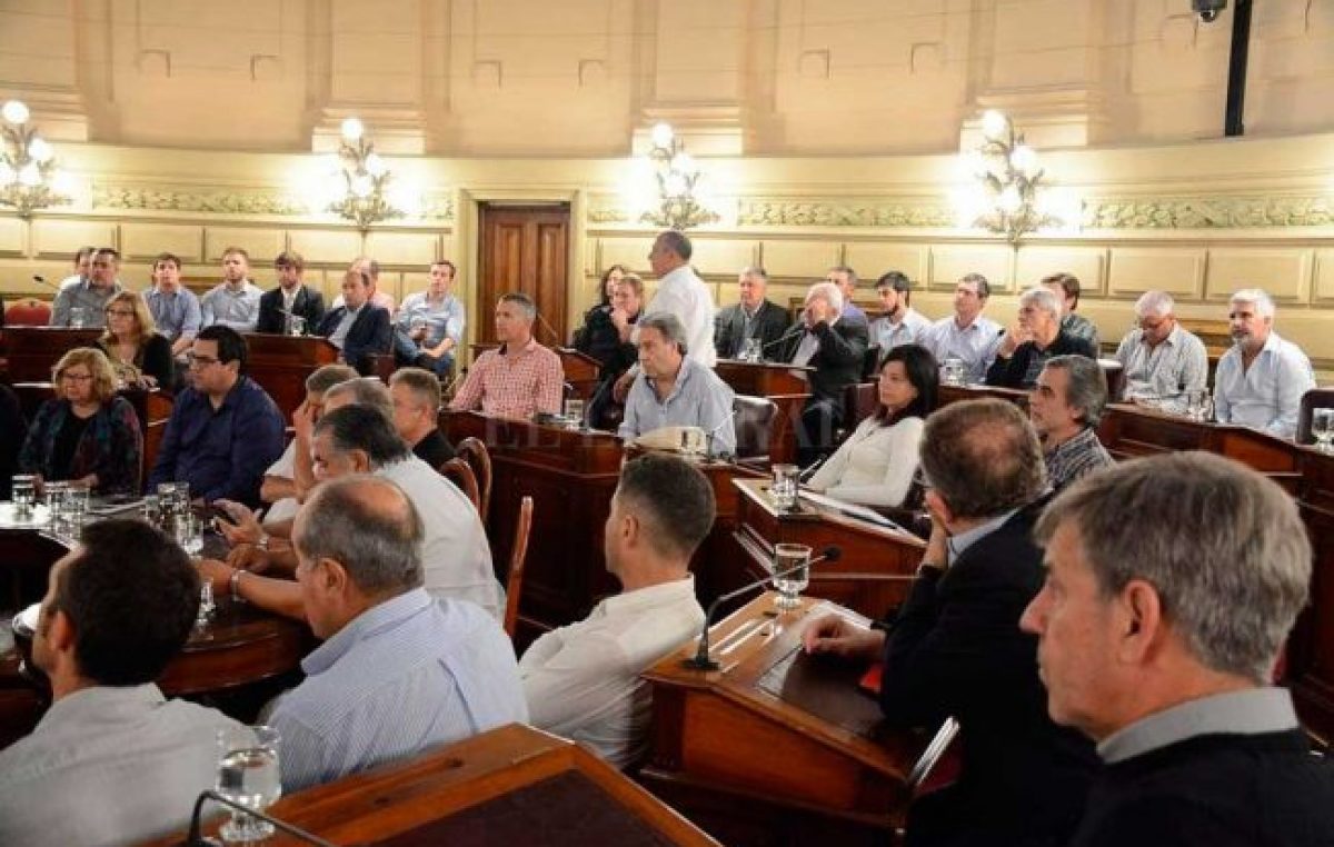 Santa Fe: Municipios y comunas reclaman consenso para destrabar fondos