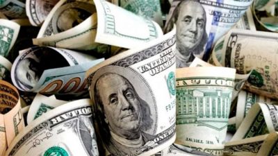 Suba del dólar: en septiembre creció un 30% la cantidad de personas que compró la divisa extranjera
