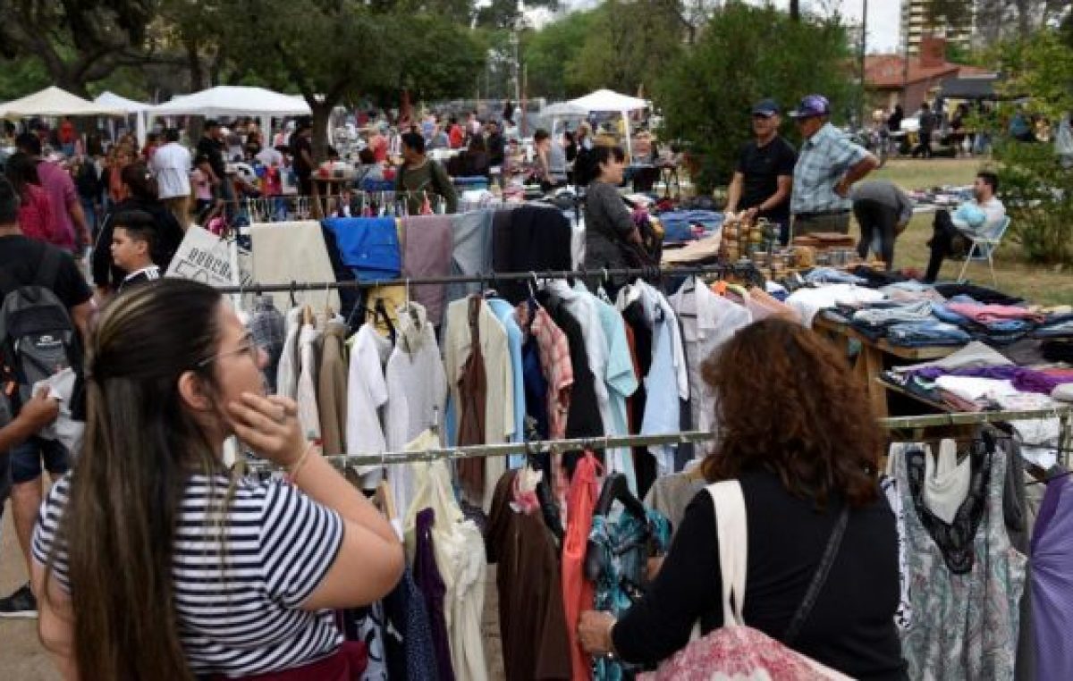 Córdoba: Por la crisis la feria del parque Las Heras llegó a los 5 mil puestos, y ya no quedan lugares