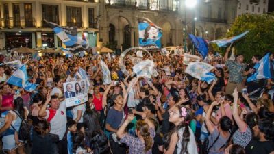 Alegría sin reparos por el triunfo de Alberto Fernández en las elecciones