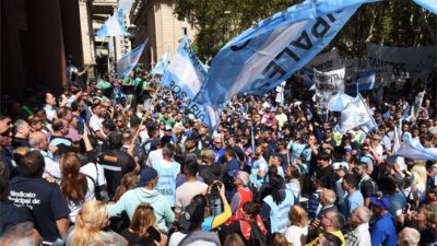 Municipales rosarinos marchan contra el pago desdoblado de horas extra