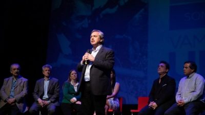 Alberto Fernández: «Alfonsín levantó el dedo las veces que hizo falta»
