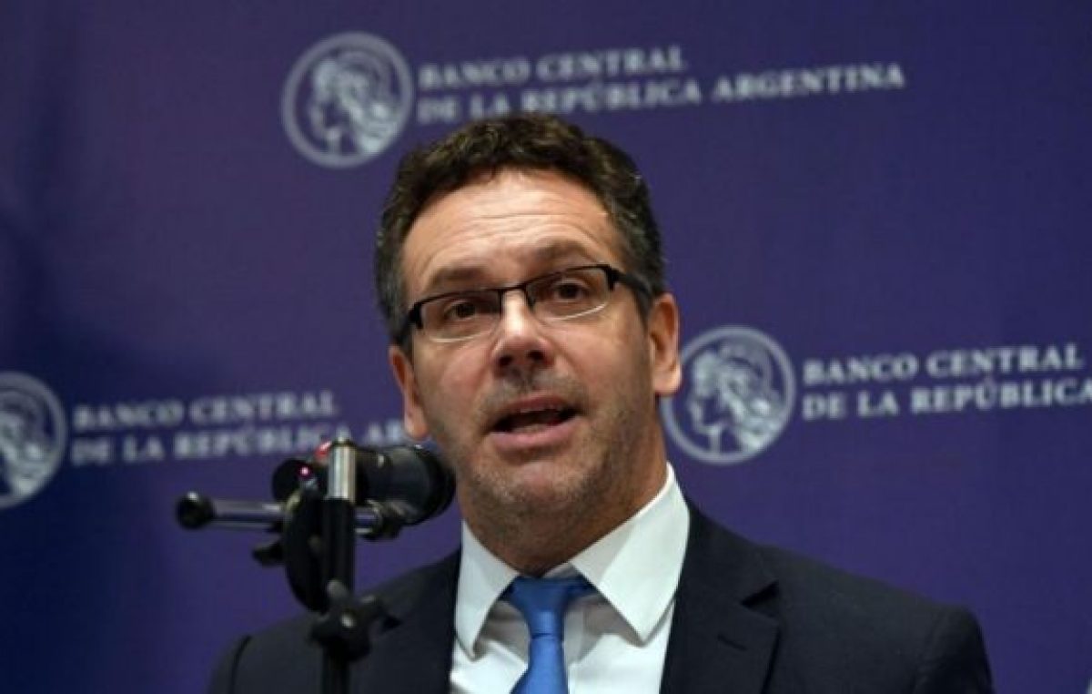 Intentando desarticular la bomba 