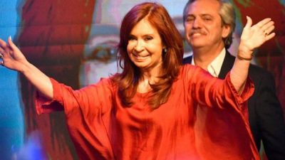 Cristina Kirchner le pidió a Macri «que tome medidas para aligerar la situación financiera del país»