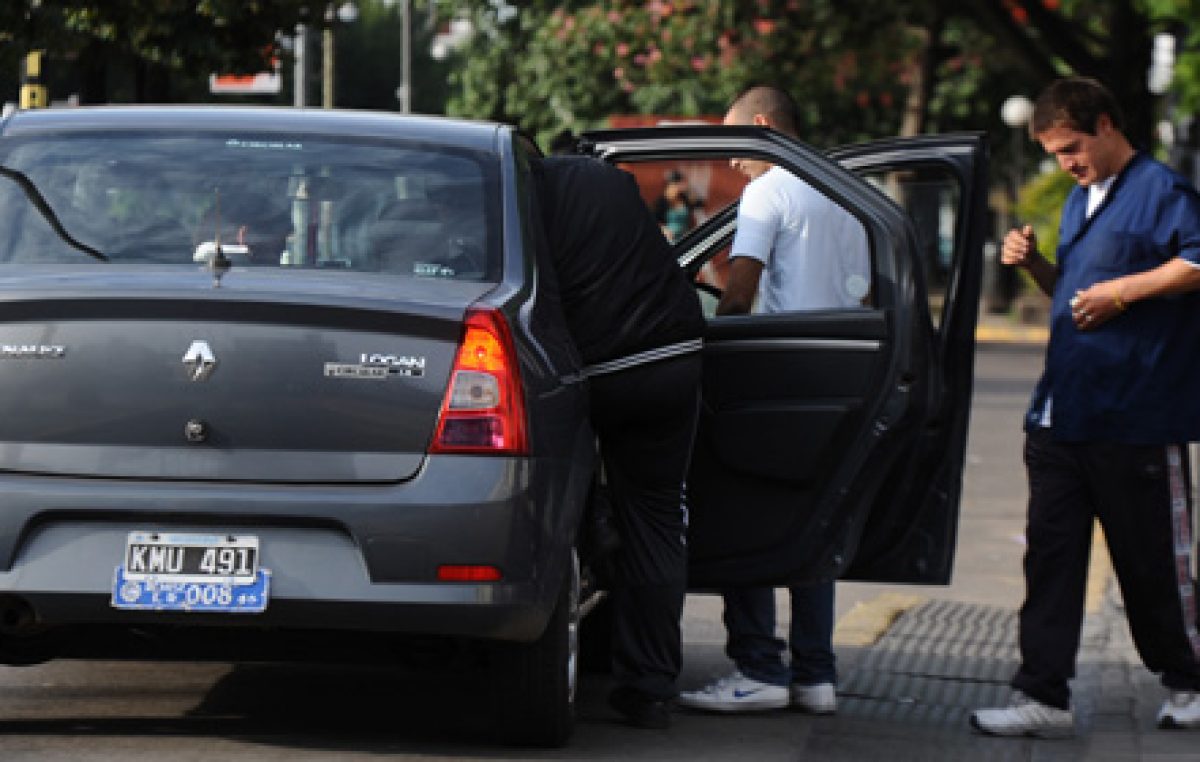 Los remises rosarinos perdieron un 45 por ciento de sus viajes