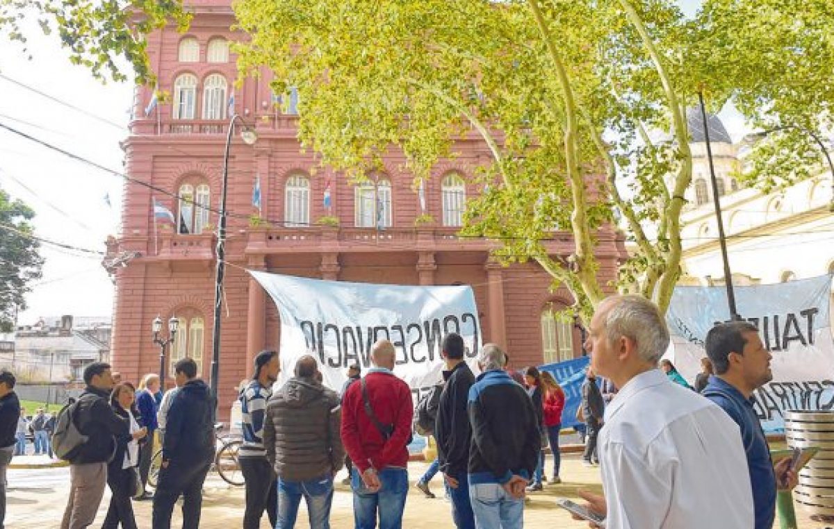 Los municipales rosarinos hacen huelga hoy y esta noche no habrá Colectividades