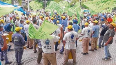 El acueducto Desvío Arijón se paralizó y hay 160 suspendidos