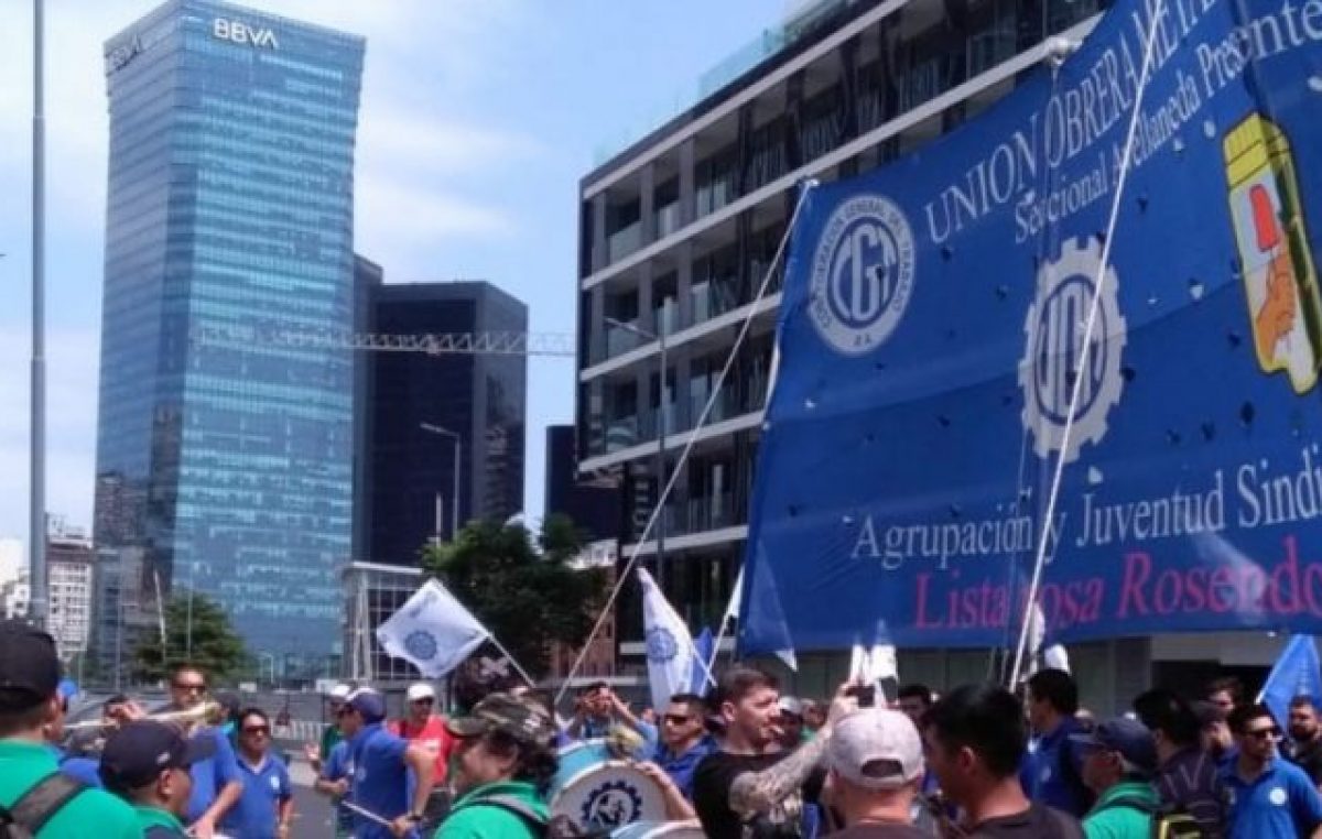 Tensión en un centro atómico de la empresa Pérez Companc por inminentes despidos y posible toma de las instalaciones