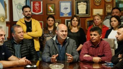 El intendente de Ensenada rompió la alcancía y anunció un bono récord de 32 mil pesos para los municipales