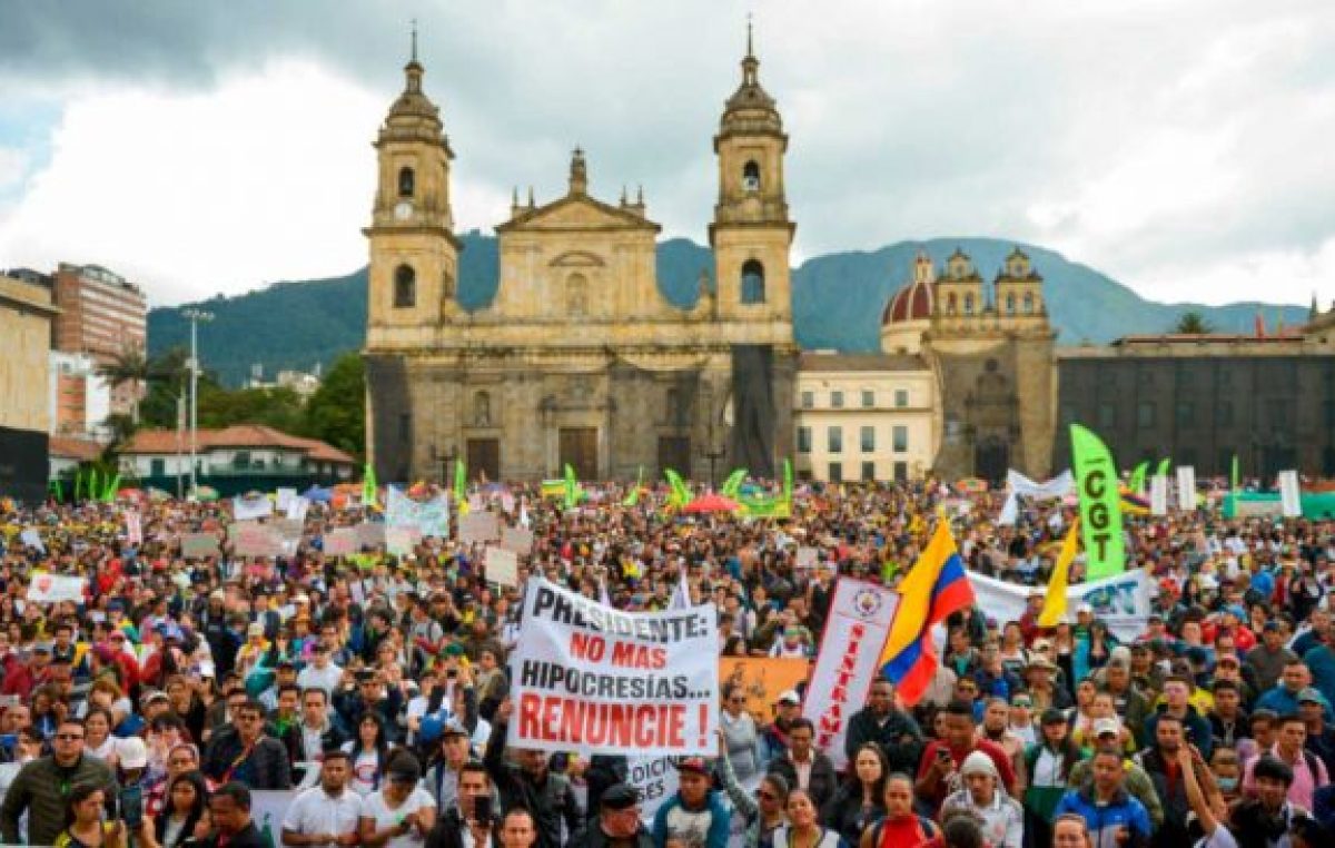 Con marchas masivas, Colombia se sube a la ola chilena