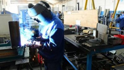 Datos alarmantes. la actividad industrial lleva 17 meses en caída