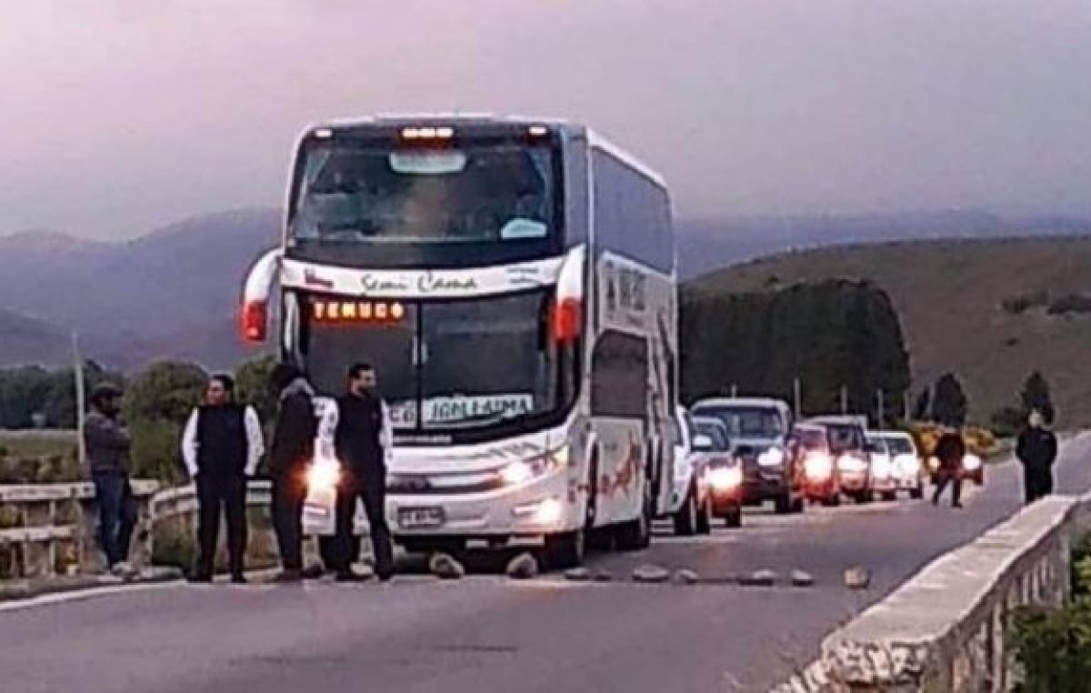 Municipales de Junín de los Andes dialogaron con el intendente y levantaron el corte de ruta