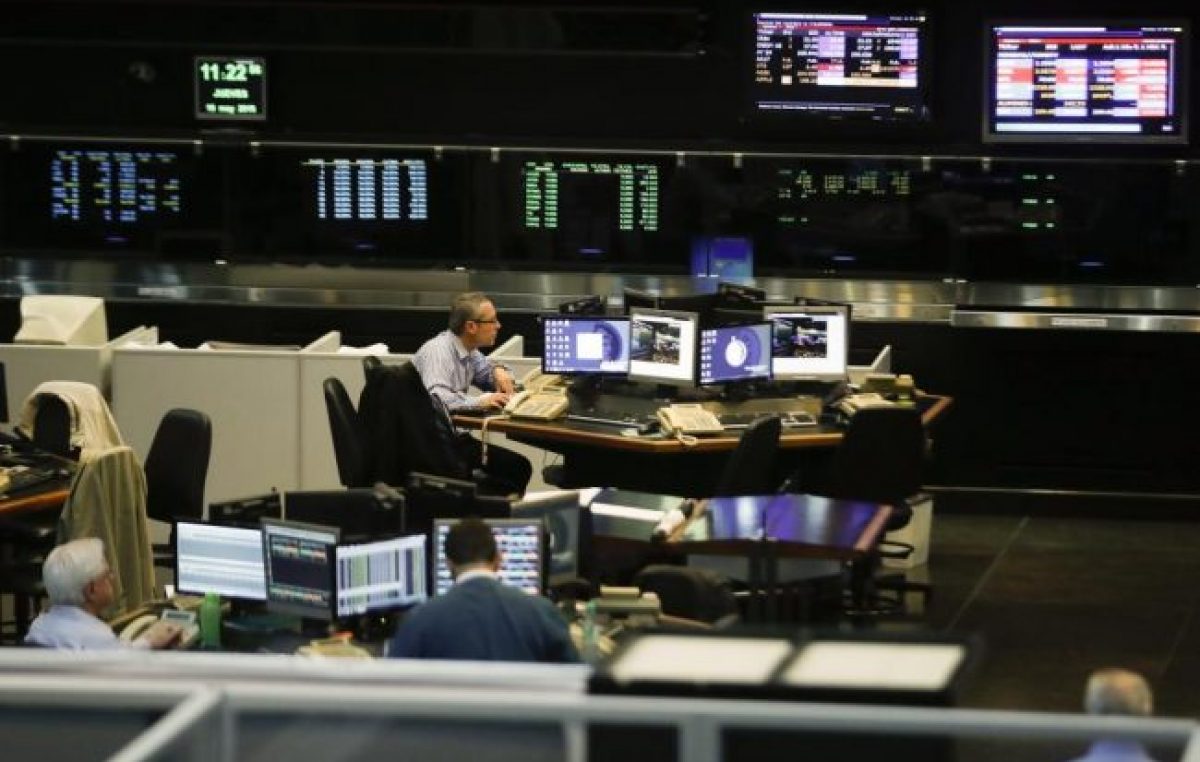 El riesgo país, arriba de 2400
