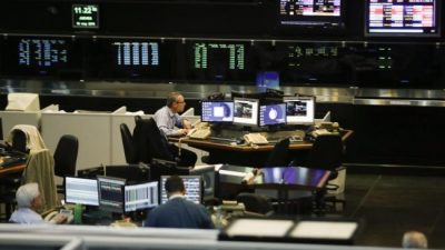 El riesgo país, arriba de 2400