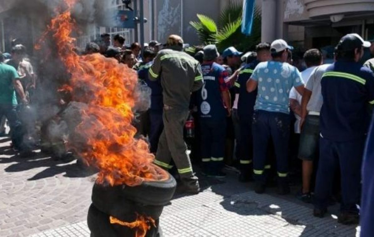 Catamarca: Dictaron la conciliación al SOEM y Arévalo denunció contratos en el CD