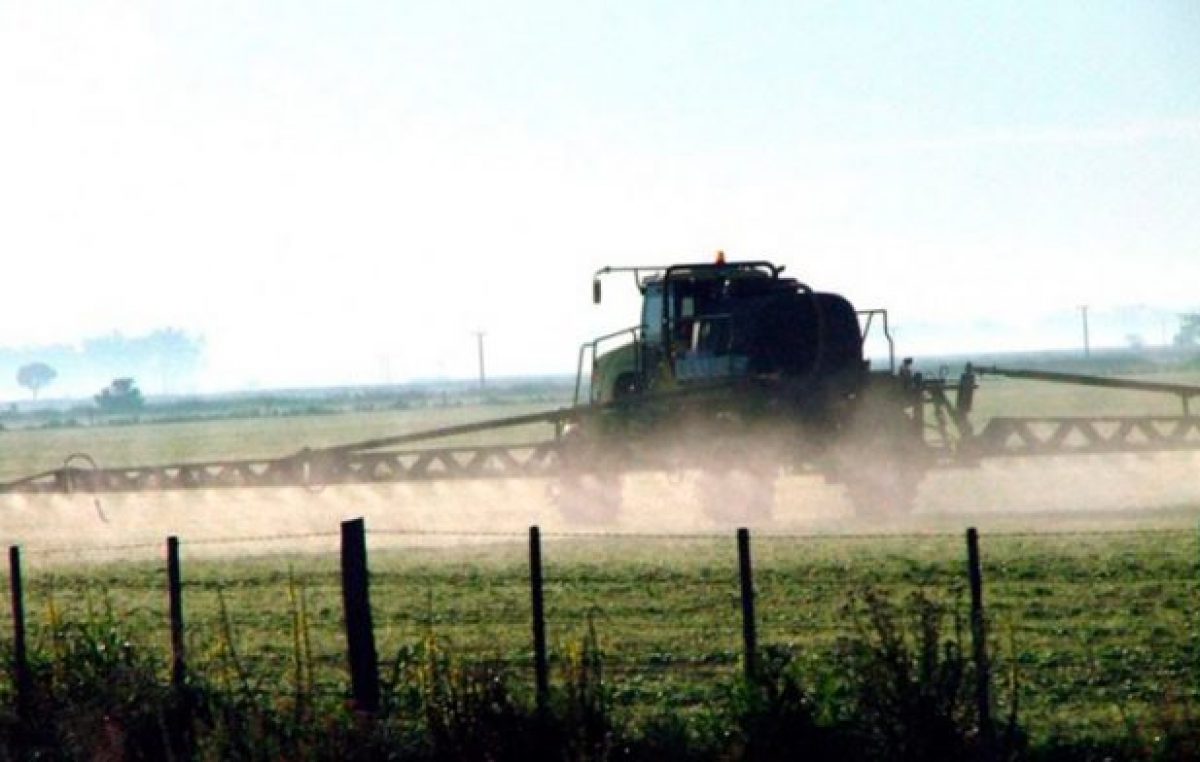 Cuarenta municipios cordobeses aplicarán un manual de uso de agroquímicos