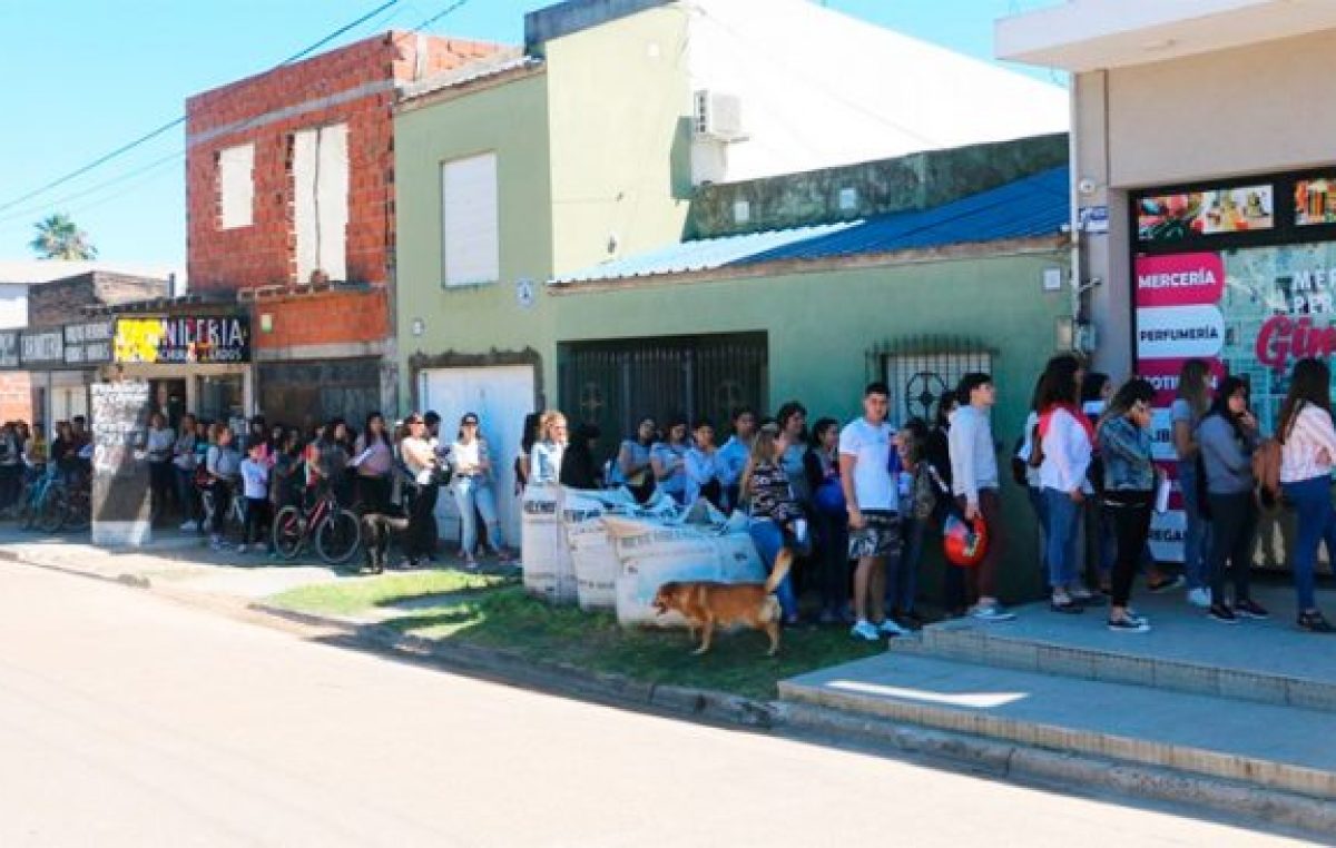 Gualeguaychú: Cerca de 300 personas se presentaron para cubrir dos puestos de trabajo