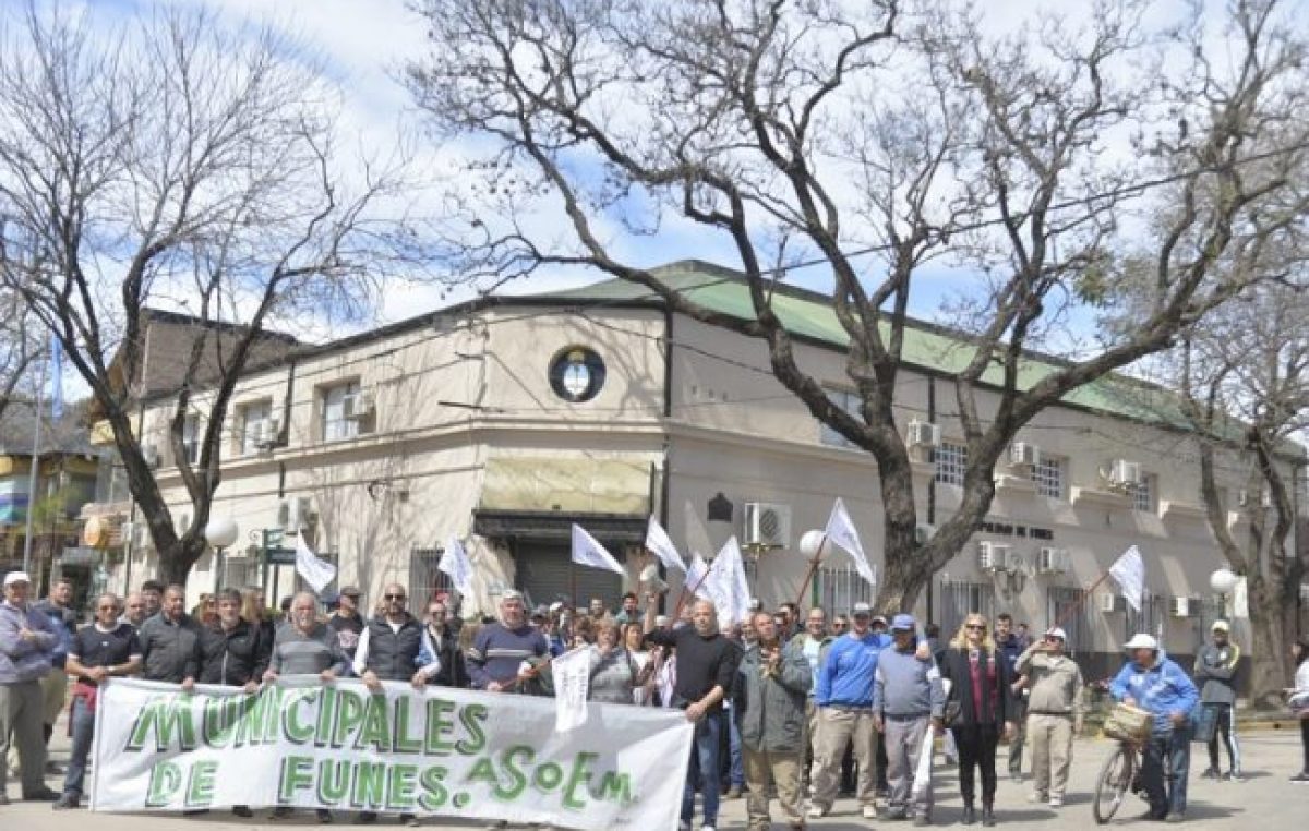 Municipales de Funes levantaron el paro por tiempo indeterminado pero seguirán con medidas de fuerza