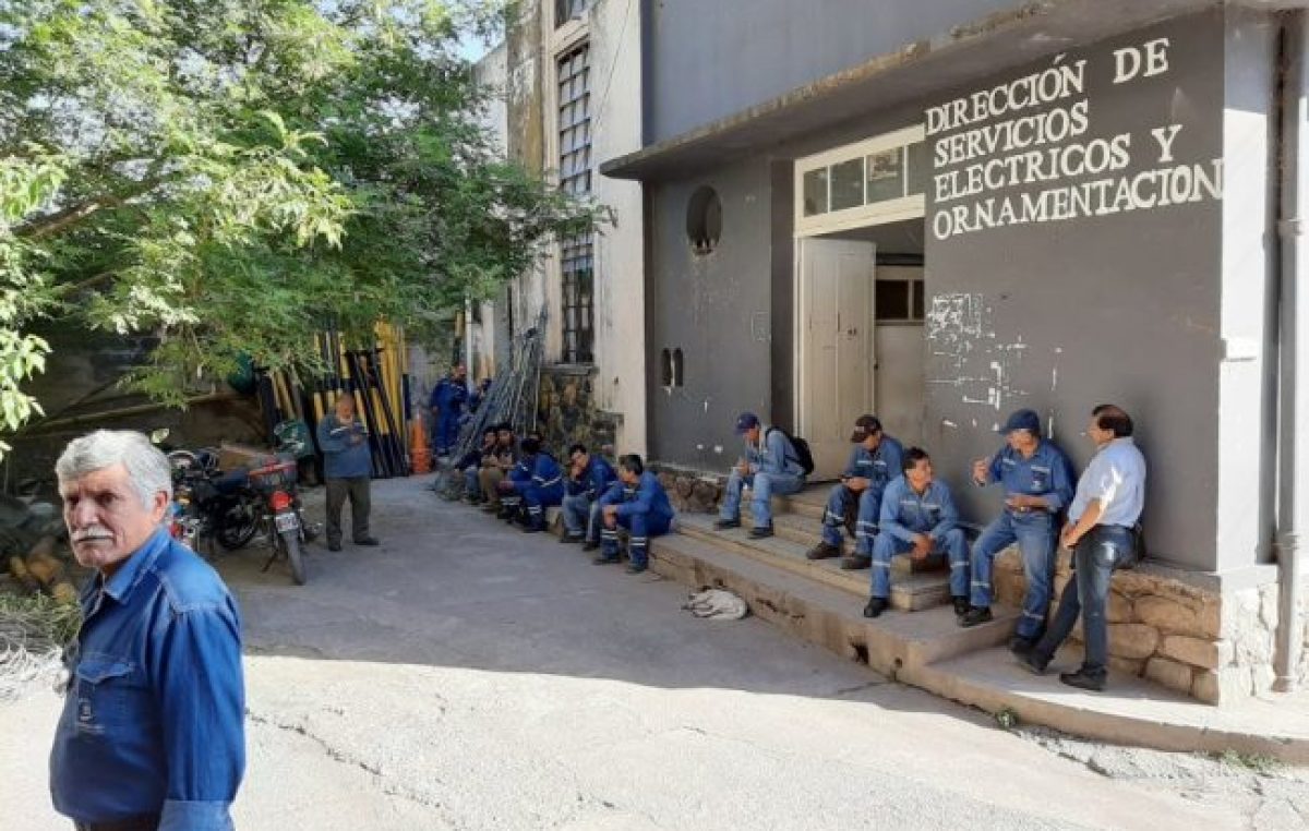 Municipales jujeños con medidas de fuerza en el edificio 4 de junio