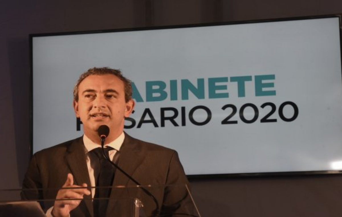 El intendente de Rosario recorta gastos de oficina, celulares de funcionarios y choferes