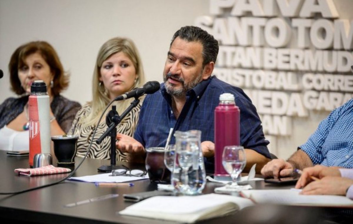 Festram dice que el ministro Agosto «se apresuró» al decir que no se podrá sostener la cláusula gatillo