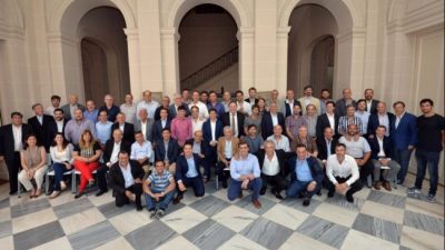 Los intendentes peronistas respaldaron a Kicillof por la Ley Impositiva y cuestionaron a la oposición por no dar el debate