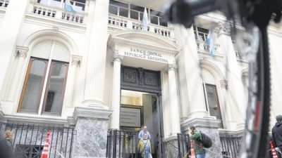 Qué hará Alberto Fernández para meter a los bancos en caja