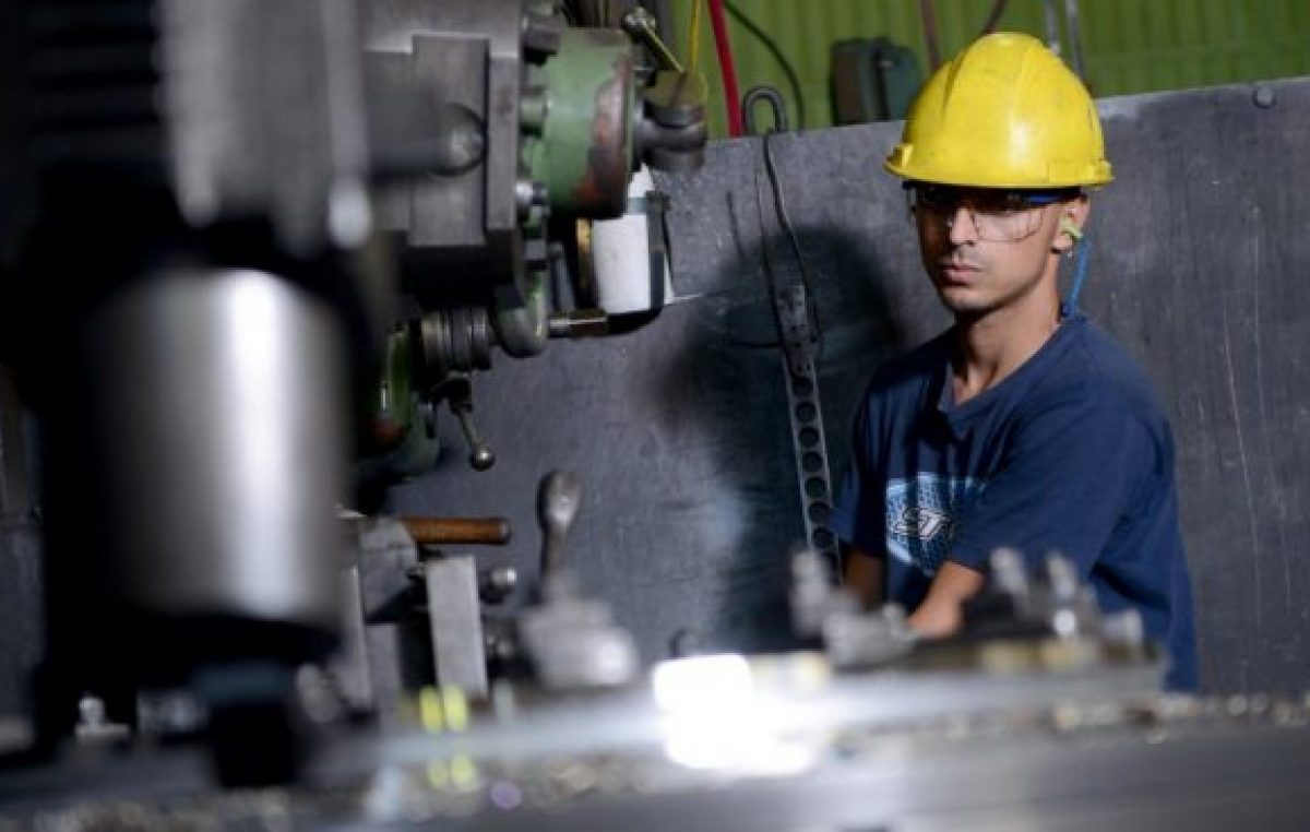 Se perdieron en un año 160.900 empleos asalariados privados