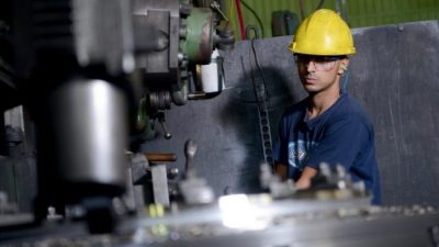 Se perdieron en un año 160.900 empleos asalariados privados
