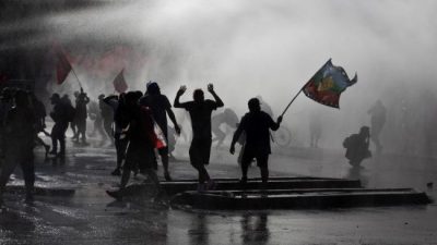 Piden la renuncia del intendente de Santiago