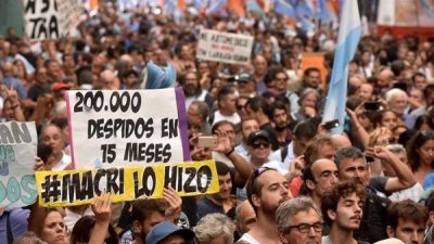 En el último año se perdieron 16 puestos de trabajo por hora