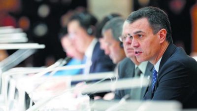 Tambalea la investidura de Sánchez en España