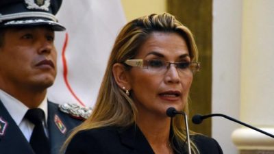 La presidenta de facto de Bolivia, Jeanine Áñez, pidió la renuncia de todo su gabinete