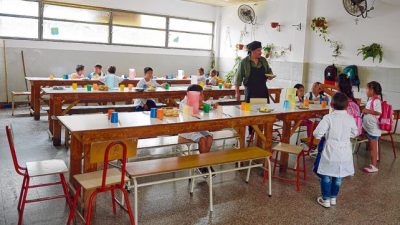 Advierten que no hay fondos para pagar las raciones de los comedores escolares rosarinos