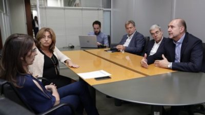 El gobernador de Santa Fe congeló los salarios de los ministros y funcionarios provinciales por 180 días