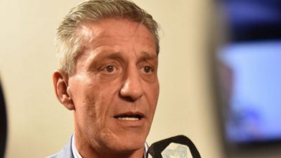 El Gobierno de Chubut congelaría sueldos por 180 días, eliminará las comisiones de servicios y no habrá cláusula gatillo en 2020