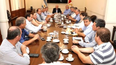 El gobernador de Santa Fe recibió al foro de intendentes y presidentes comunales