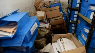 El Gobierno denuncia la “desidia macrista” tras encontrar bajo el agua parte del archivo de Derechos Humanos