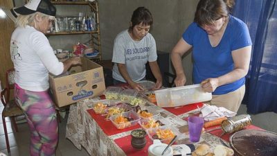 Bariloche: La Olla Ambulante lleva el almuerzo al Vertedero, realidad que moviliza y duele