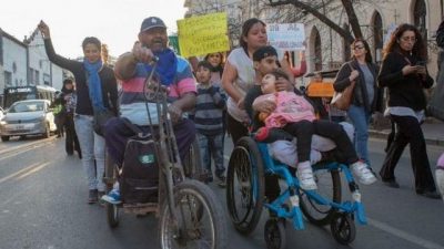 Millonaria deuda de Macri podría paralizar prestaciones vitales para discapacitados