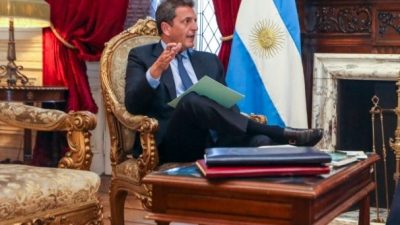 Massa: «Hay funcionarios del gobierno anterior que se quedan como okupas»