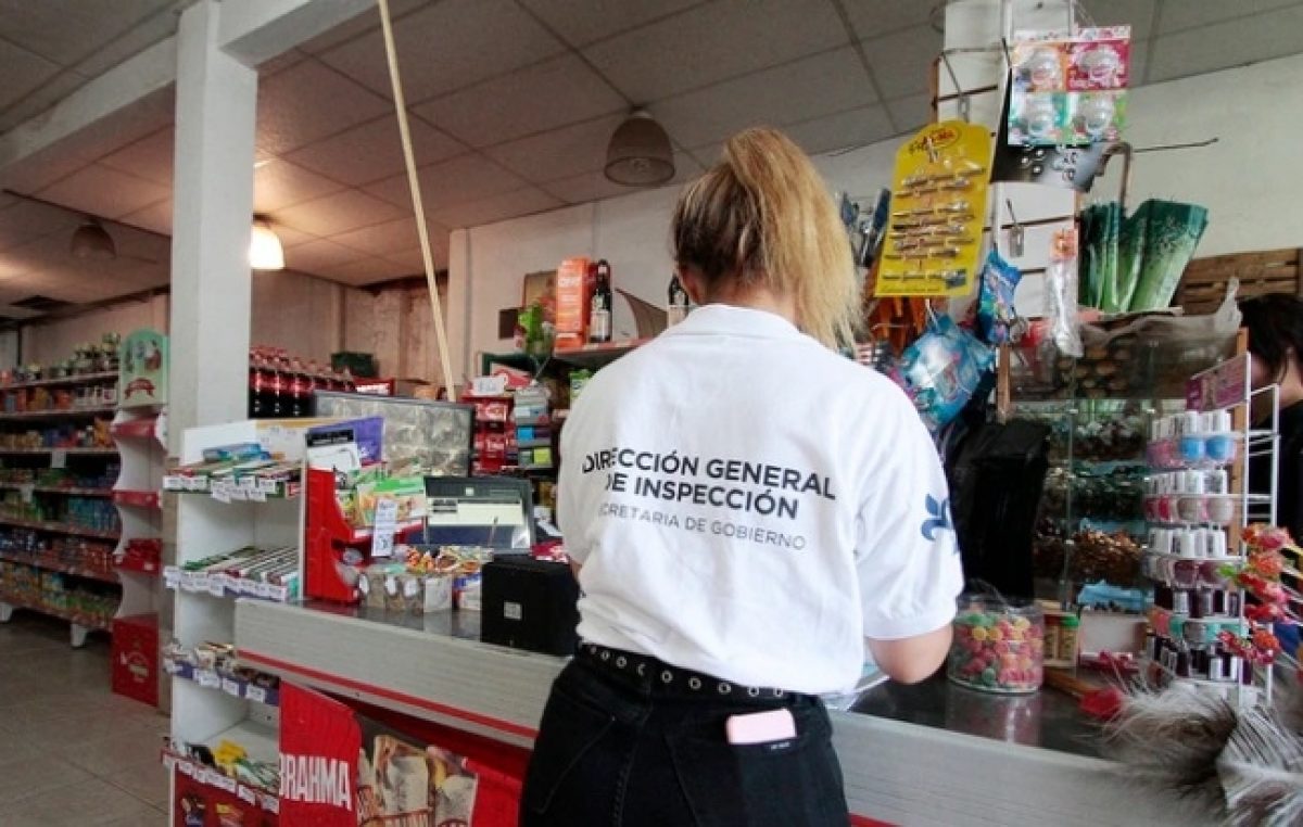 Miserables: maltrato y estafa de un supermercado a los usuarios de la tarjeta Alimentar