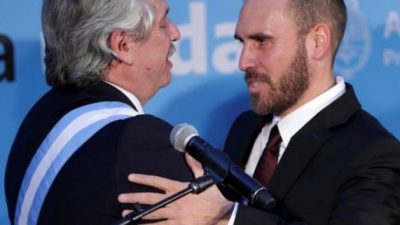 «Rehenes de los mercados financieros internacionales»