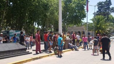 Los municipales de San Vicente protestan por los 100 cesanteados: creen que hay nuevos contratados